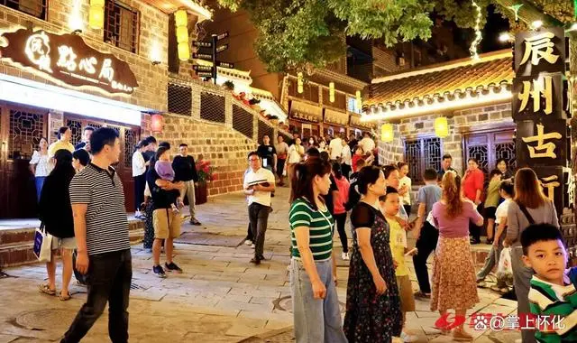 强劲动力_消费“主引擎”动能强劲_注入强劲动能