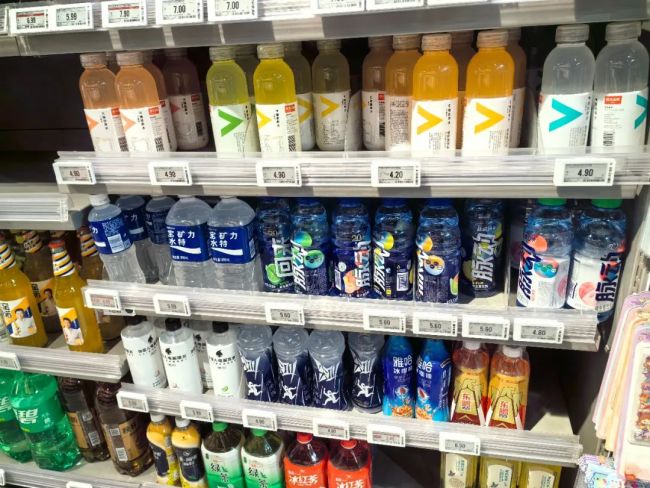 受成本上涨等因素影响 3块钱的饮料正在集体消失 记者实探商超
