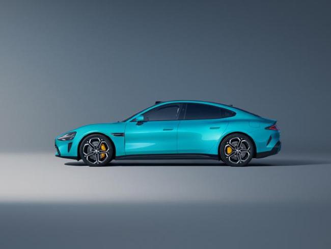 雷军小米汽车技术发布会展示澎湃OS新logo