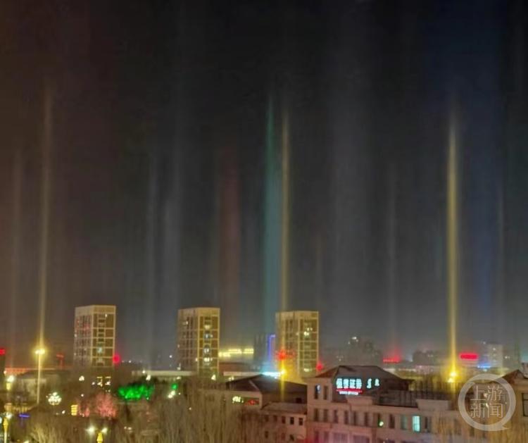 内蒙古七彩大地旅游景区_七彩的内蒙古合唱_内蒙古多地夜空现大面积七彩光柱