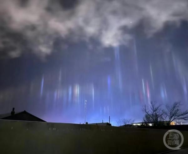 内蒙古多地夜空现大面积七彩光柱_七彩的内蒙古歌词_七彩的内蒙古合唱