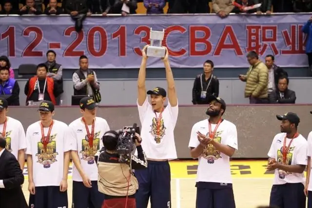 易建联宣布退役nba_易建联退役规划_易建联球衣退役仪式