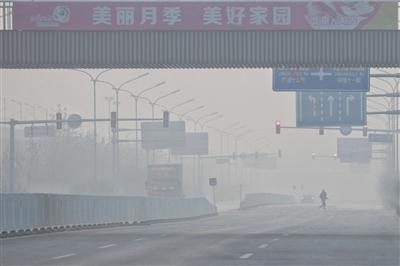 大雾红色预警能开车嘛_中央气象台继续发布大雾红色预警_中央气象台大雾警报