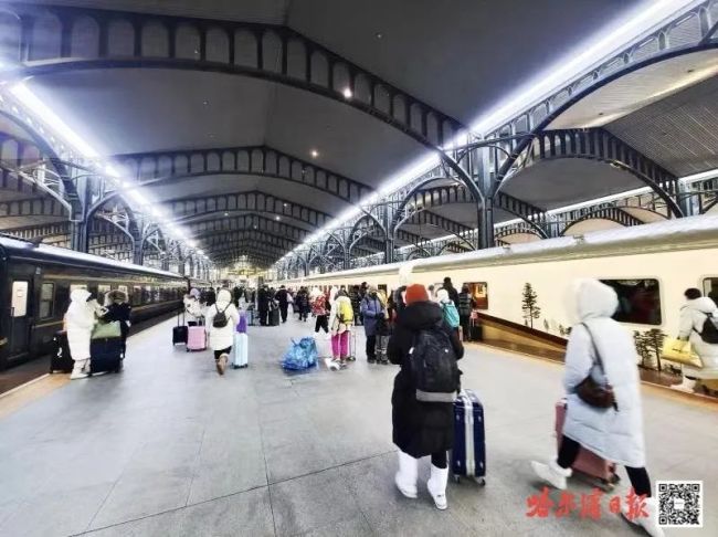 冰雪季旅游客流创新高 哈尔滨机场快闪迎接马铃薯公主