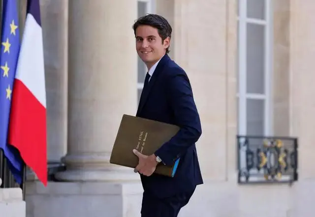 法国最年轻的总统和夫人_最年轻法国总统_法国最年轻总理上任
