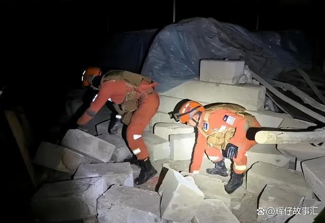 新疆地震男子裹被子从5楼箭步逃生 2分钟逃到安全地带