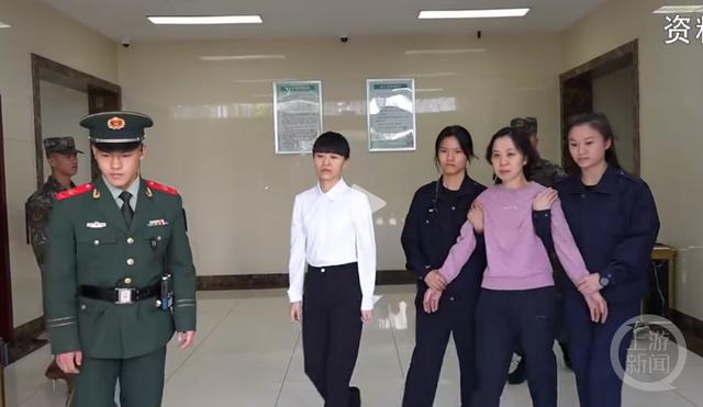 落马官员被抓捕现场：有人瘫软在地_落马官员被抓捕现场：有人瘫软在地_落马官员被抓捕现场：有人瘫软在地