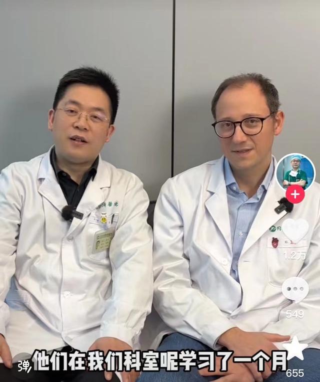 在武汉机场救人的外国医生找到了_飞机上救人的中国医生_飞机救助武汉视频