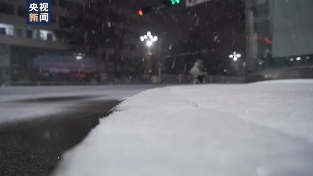 雨雪预警图片_六预警齐发！多地进入雨雪最强时段_雨雪天气预警