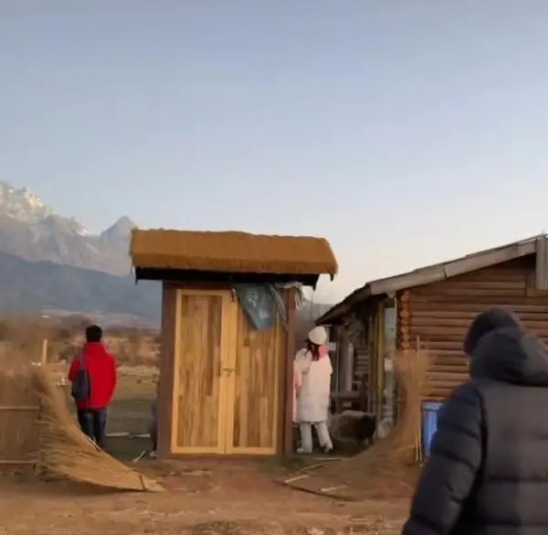 据说看到日照金山的人_私人小院屡遭游客擅闯拍日照金山_日照金山超清