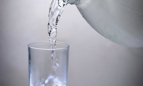 女子每天喝5升水确诊尿崩症