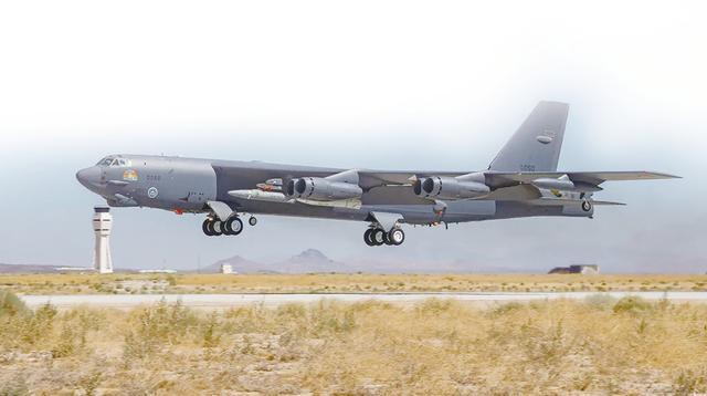 美轰炸机挂高超导弹现身关岛 美国高超音速导弹项目前途不明