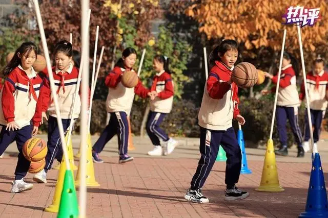 中小学体育课节数_建议中小学生每天都有一节体育课_中小学体育课的要求每天不少