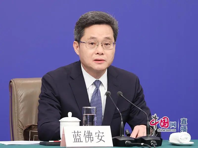 严格落实地方政府举债终身问责制_问责实行终身问责_问责条例实行终身问责