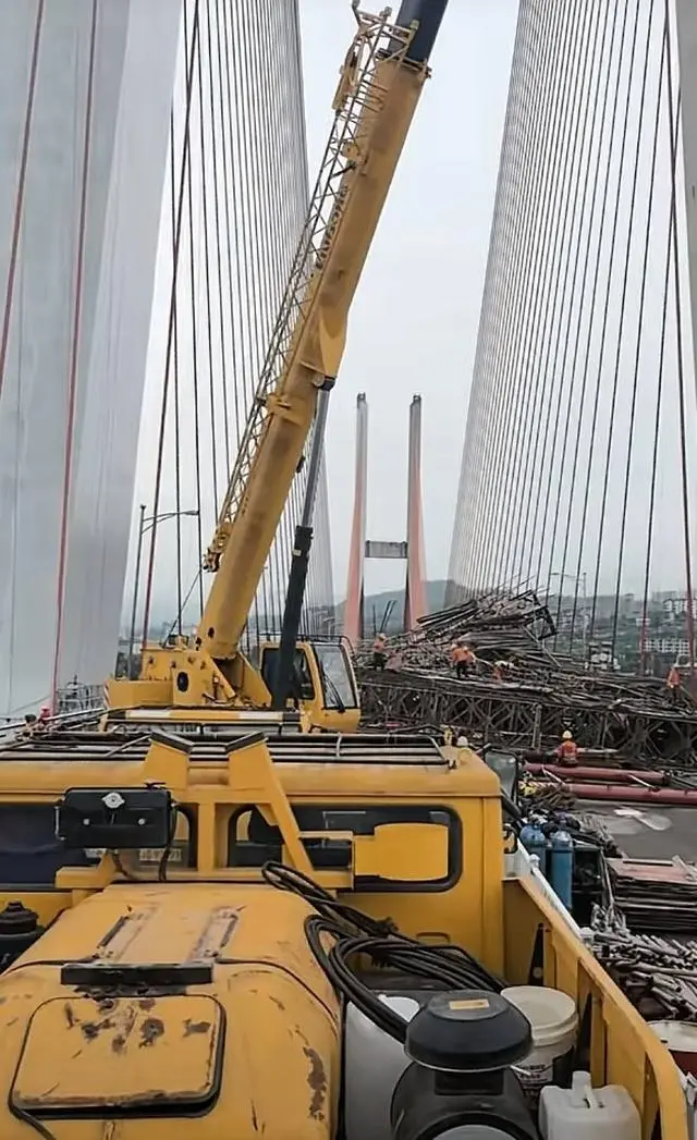 长寿大桥车祸_长寿长江大桥全长多少公里_重庆长寿长江大桥上有铁架倒塌