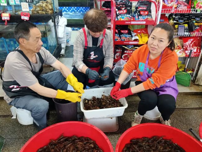 小龙虾身价暴跌 旺季提前，价格“跳水”