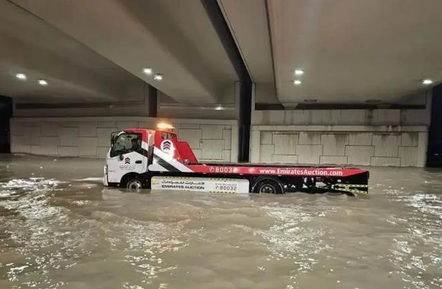 中国人亲历迪拜暴雨：没想到在沙漠城市有如此遭遇