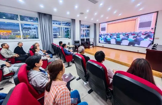 习近平在重庆考察调研_习近平在重庆考察调研_习近平在重庆考察调研