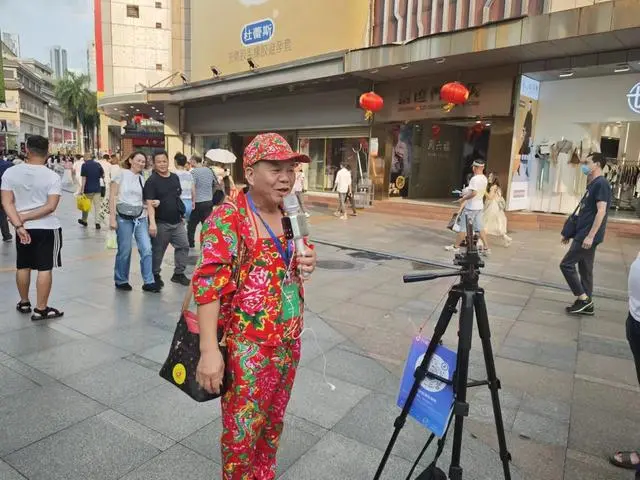 深圳东门直播街的致富梦_深圳东门直播街的致富梦_深圳东门直播街的致富梦