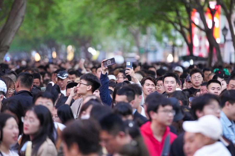 人流动向以及消费分析_人流大的市场做什么赚钱_人流涌动背后的市场活力