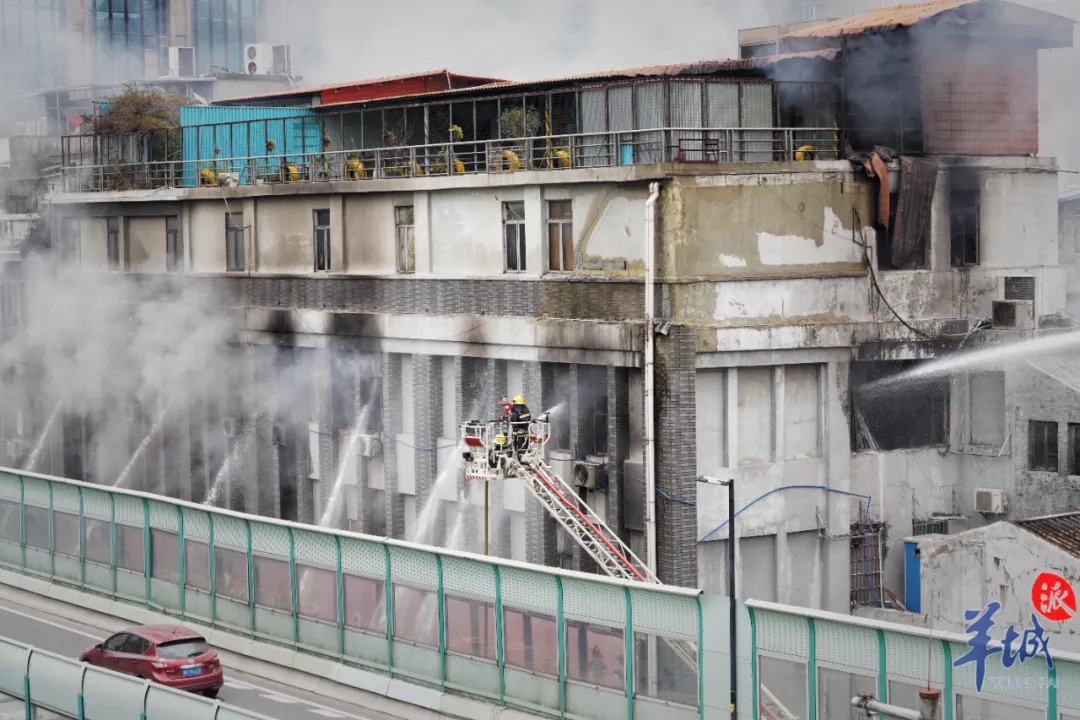 广州一批发市场发生火灾，有人不幸遇难