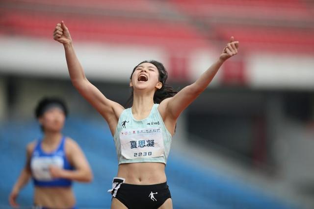 夏思凝夺女子100米栏冠军