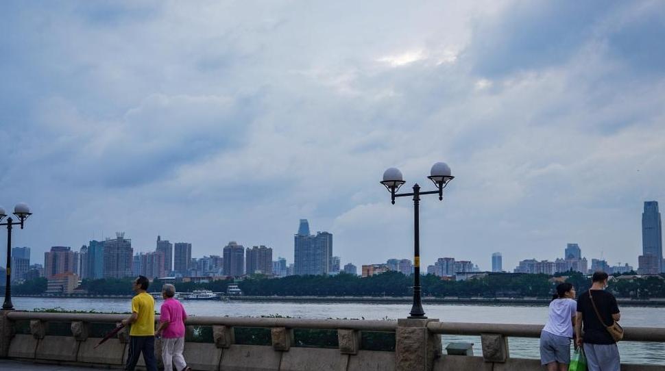 热带低压今夜登陆广东，“六一”广州可能全天有雨