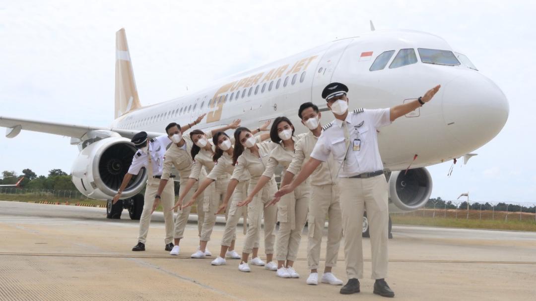 印尼制服空姐图片_印尼空姐制服_印尼空姐多少钱一月