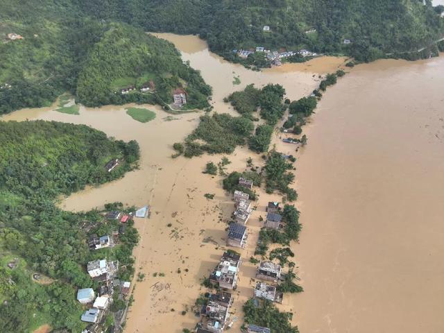 直升机已抵达梅州 直击救援 多地洪灾险情告急