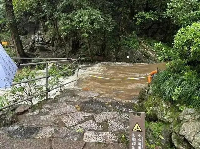 杭州佛寺灵隐寺_杭州灵隐寺发大水_杭州灵隐寺大佛