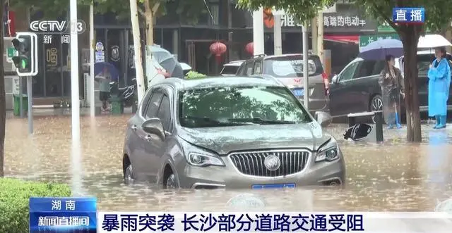 杭州西湖雨天_西湖降雨_长沙暴雨1小时下了54个西湖