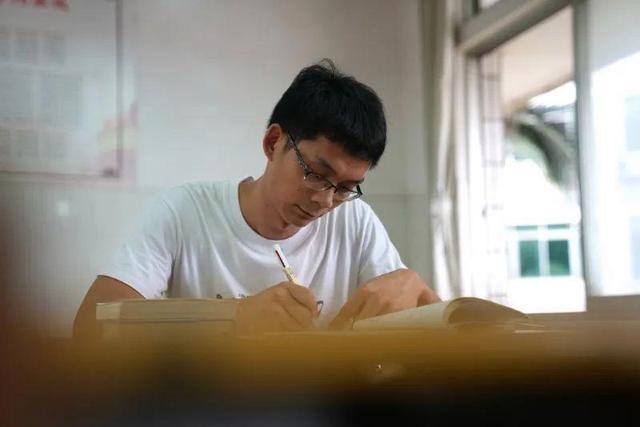 16次高考的唐尚珺称明年不考了 选择广西本地学校
