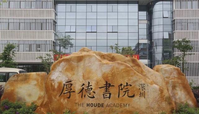 知名中学倒闭 上千师生被赶出学校