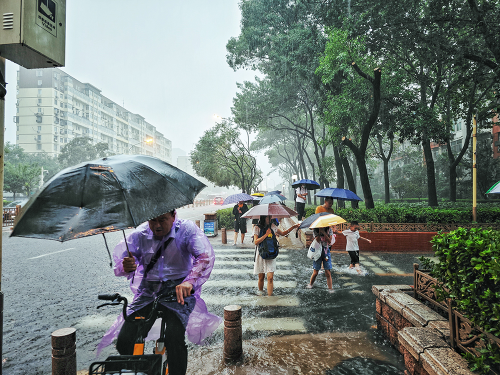 北京暴雨遇难_直击北京暴雨_北京特大暴雨直播