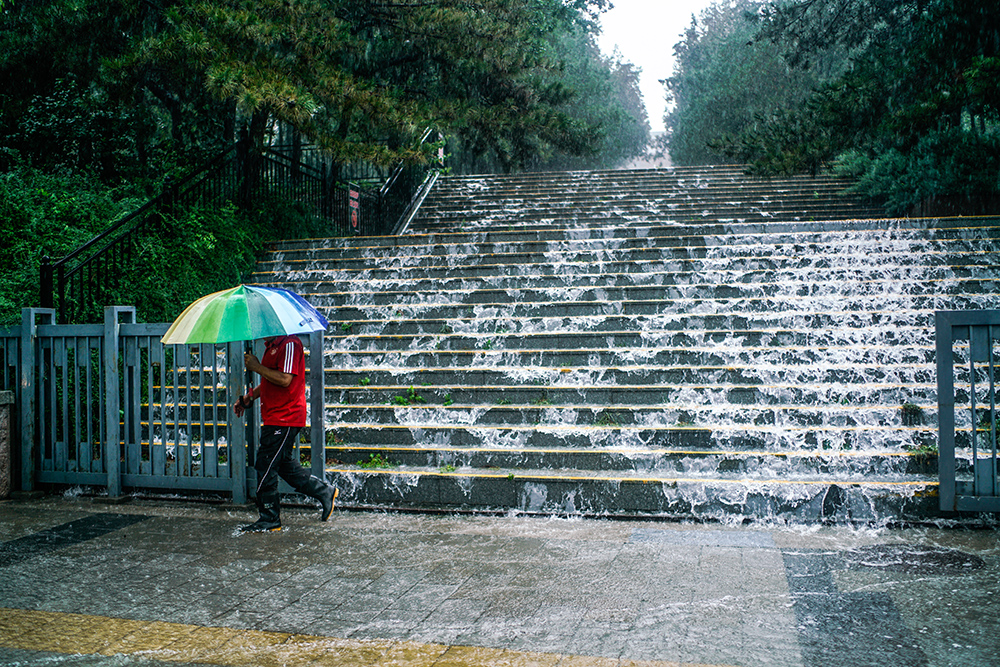 北京特大暴雨直播_直击北京暴雨_北京暴雨遇难