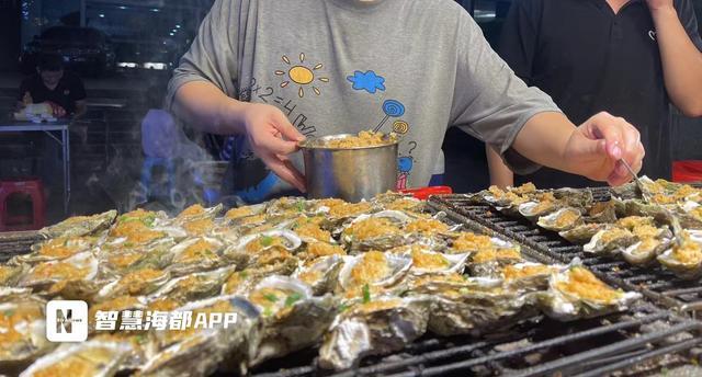 台风后生蚝遍地市民组团赶海