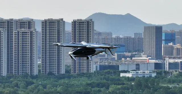 “空中出租车”跨长江首飞成功_“空中出租车”跨长江首飞成功_“空中出租车”跨长江首飞成功