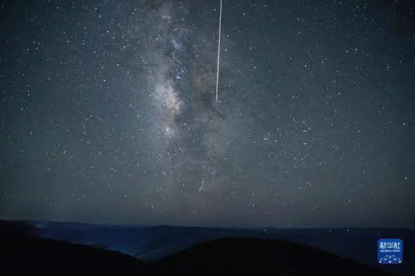 英仙座流星雨“光临”地球_英仙座流星雨离地球多远_英仙座流星雨12日光临地球