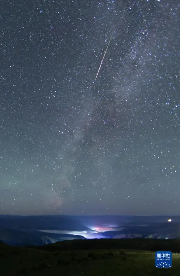 英仙座流星雨12日光临地球_英仙座流星雨离地球多远_英仙座流星雨“光临”地球