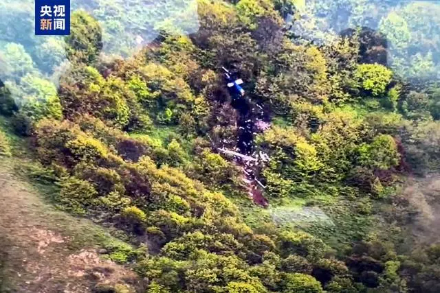 日本樱岛火山喷发烟柱高达2700米_日本火山喷发_日本樱岛火山喷发与冲击