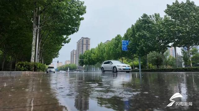 山东济南大明湖的下联是什么_山东大明湖在哪个城市_山东1天下了6500个大明湖