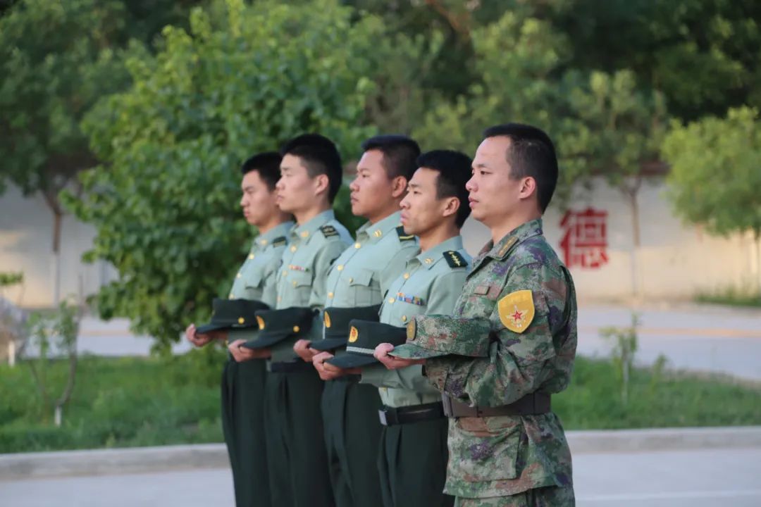 少年同学群取什么名称好_少年霸占同学母亲五年_恰同学少年