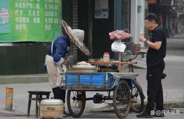 乐山89岁爷爷5毛一粽卖了20年 89岁“粽子爷爷”二十年如一日！