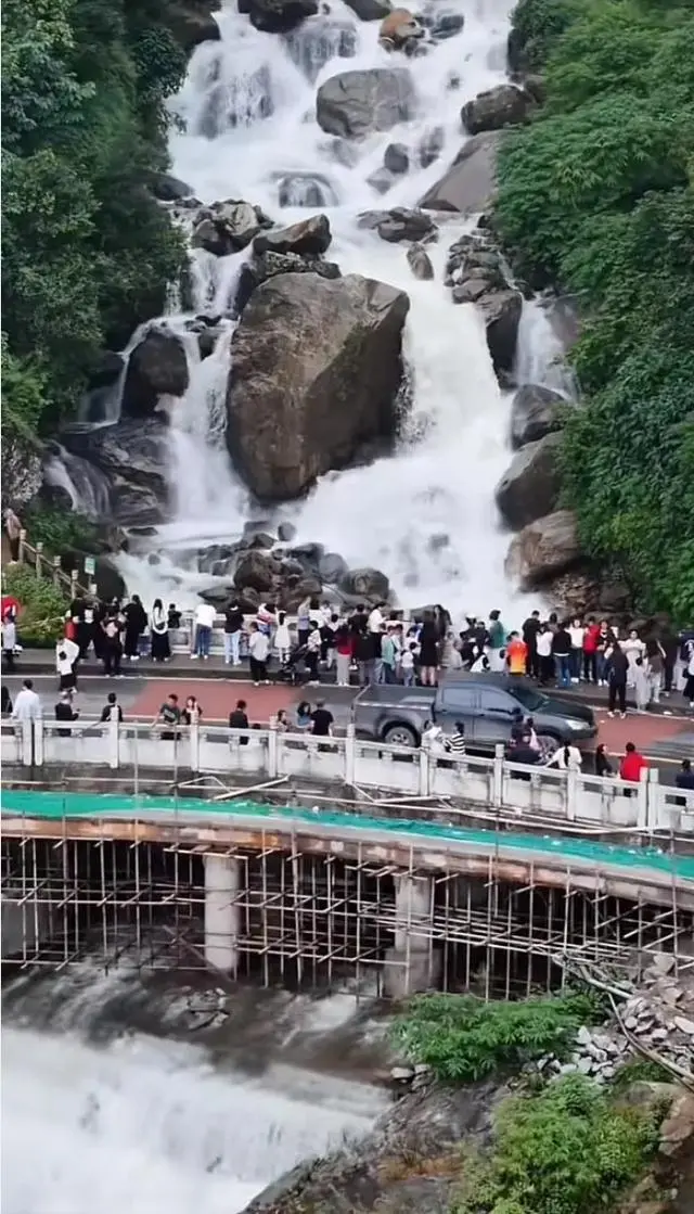 景区安全警示牌_哀牢山景区发布安全警示_景区安全风险警示报告制度