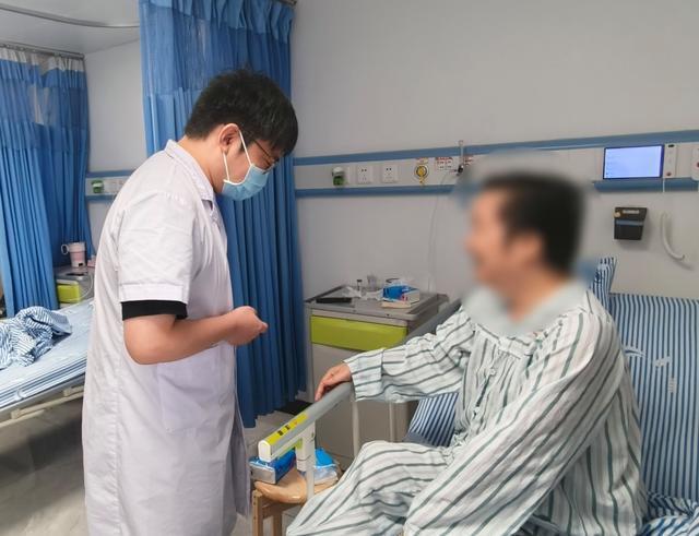 河中惊现2条鳄鱼_男子爱吃生腌胆道惊现7条虫_潮汕腌蟹会有虫吗