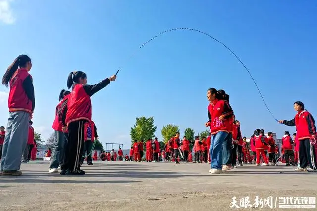 奋楫扬帆正当时_扬帆奋楫的读音_扬帆奋进正当时上一句