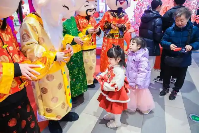 新春消费券怎么用_新春消费“热辣滚烫”_热辣一号人均消费