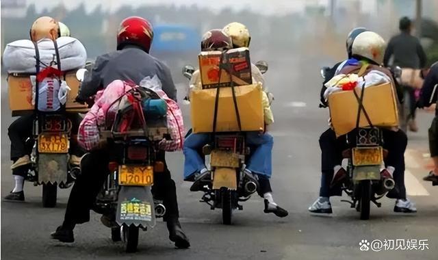 2025“摩托大军”踏上返乡路 变迁中的春运记忆