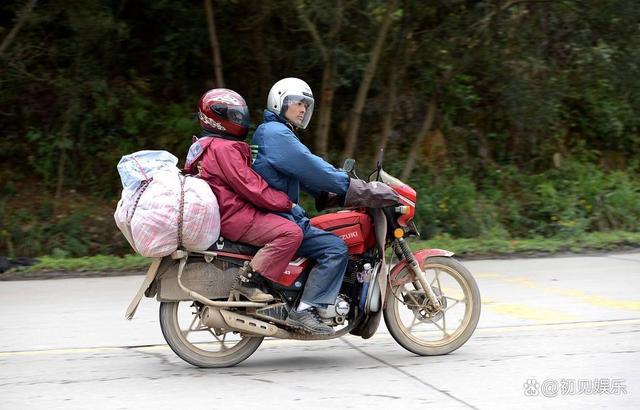 2025“摩托大军”踏上返乡路 变迁中的春运记忆