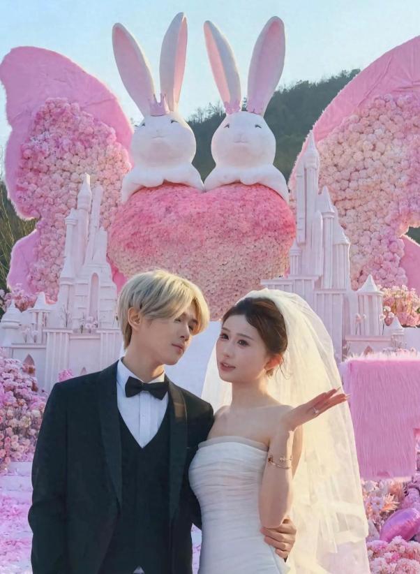 鹿哈向女友求婚成功